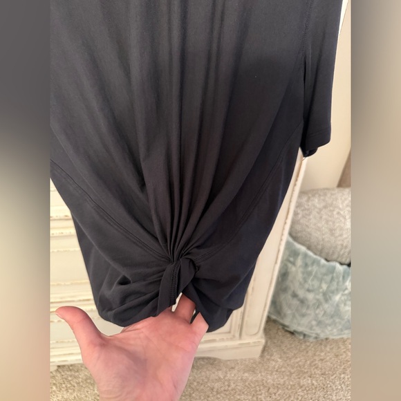 Lululemon Crescent T-Shirt Black Knot Front Cropped Pima Cotton Size 8 - Picture 3 of 8